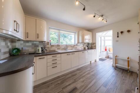 9 Orchard Dene-001.jpg