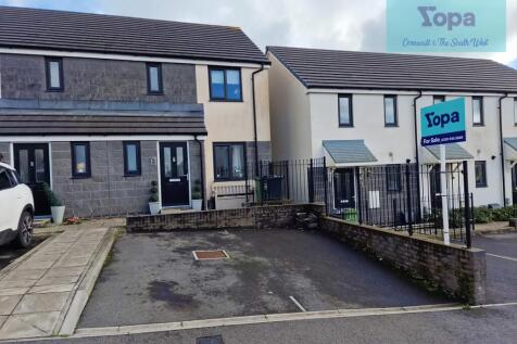 Frontage with 2 car driveway