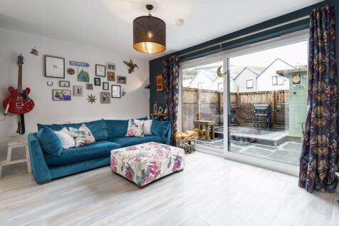 3 bed, 1 bath End of Terrace in Leeds - Photo 3