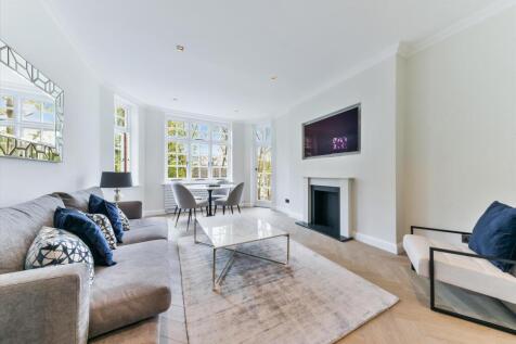 A bright and contemporary apartment available to rent in Elm Tree Road, NW8 A superb lateral apartment situated on the fourth floor of this period portered block with lift on Elm Tree Road. The apartm