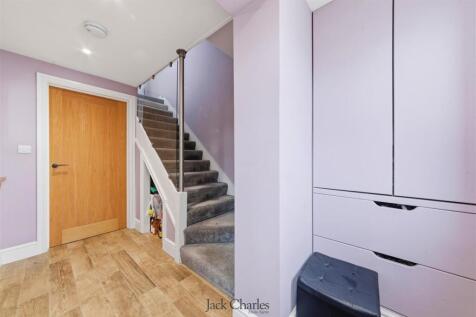 39 Gainsborough Gardens-15.jpg