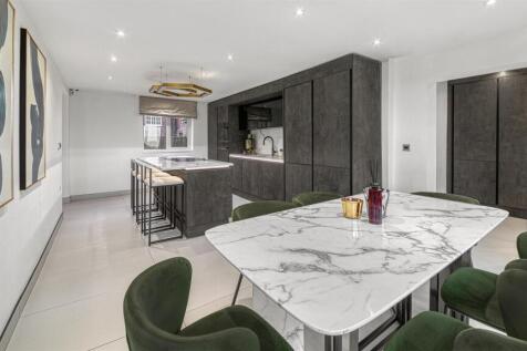 High Specification Fitted Kitchen
