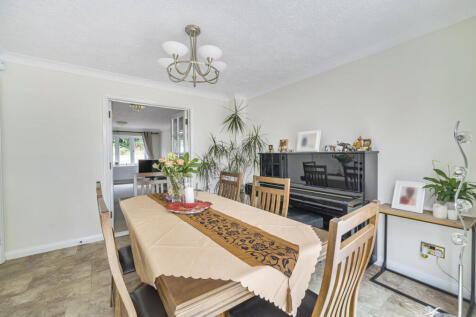 1315362-6-685c035...