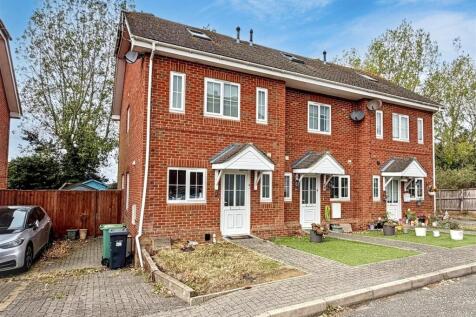 3 bed semi-detached house for rent in Stonewood Gate, St. Helens, PO33 1FY