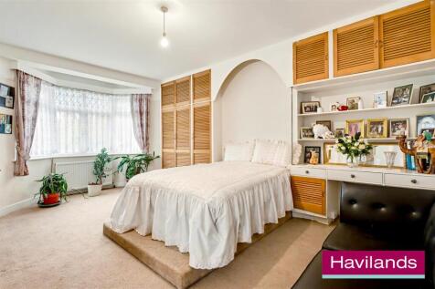 Woodland Way N21 3PY-12.jpg