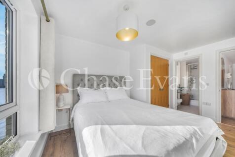 St Davids Square, Is