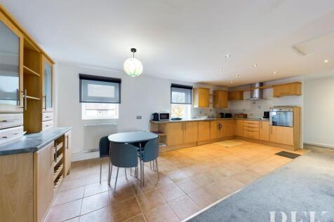Open Plan Kitchen Diner / Living Room