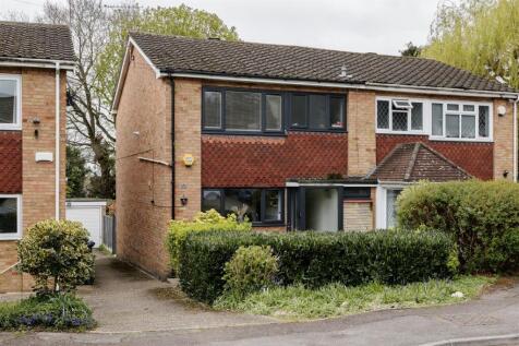 St. Johns Court, IG9