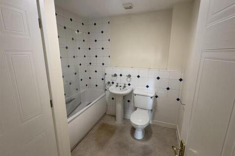Bathroom..jpg