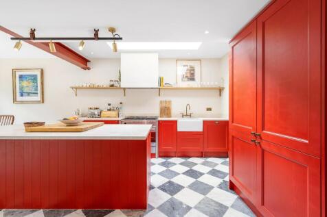 Kitchen (3).JPG