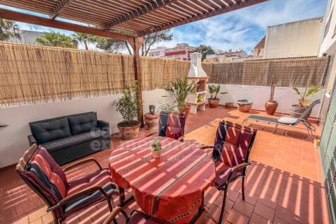 Ground floor flat with swimming pool, terrace and parking in Ciutadella