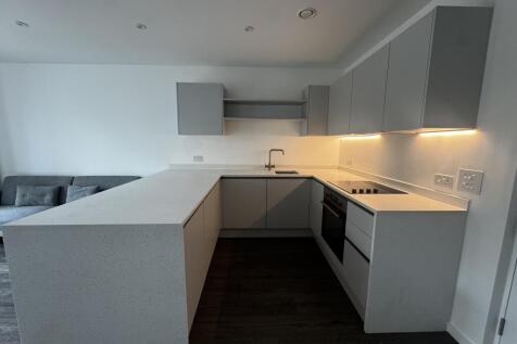 A modern one-bedroom apartment in the sought-after Uptown development, offering stylish city living with excellent access to Manchester city centre, Salford Quays, and local amenities.