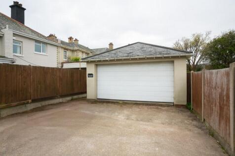 Detached garage