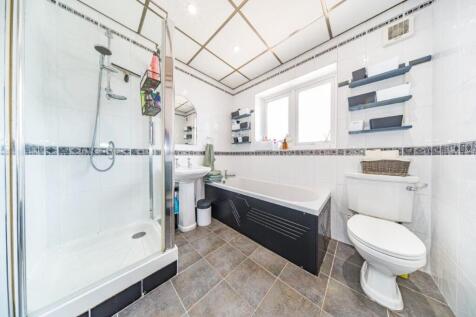 31 The Meadows bathroom.jpg