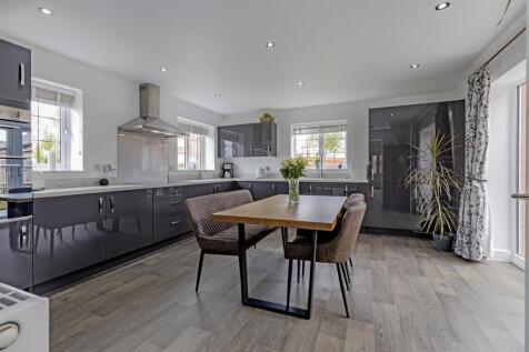 Integrated Kitchen/Breakfast Room