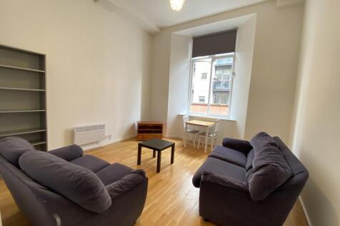 Julie Twist Properties are delighted to present this spacious, fully furnished two-bedroom apartment, ideally located just a short walk from Piccadilly Gardens and Manchester Piccadilly Train Station,