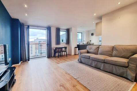 This beautifully presented sixth-floor apartment is situated within the highly sought-after Santorini development at City Island, an exclusive riverside community offering modern city living close to