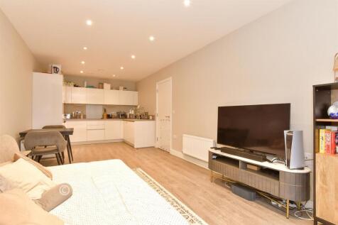 Lounge/ Kitchen/ Dining Area