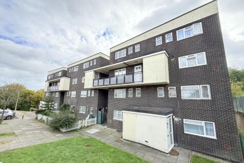 3 Bedroom Flat in ME4 5JL