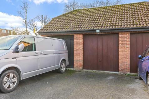 Garage & Parking