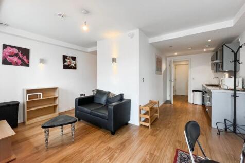 Fantastic furnished property to rent in the popular Basilica development! Basilica is one of the most central developments in Leeds and is located just off the Headrow, giving you easy access to all t