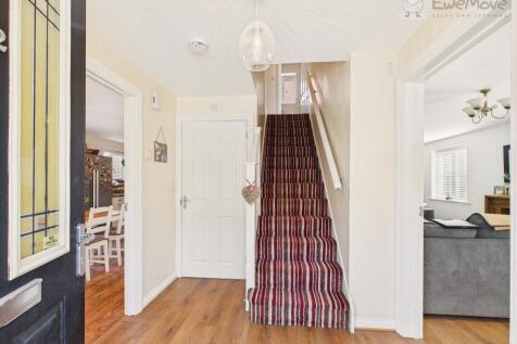 EWEMOVE SOUTH MOLTON- 62 ASH DRIVE