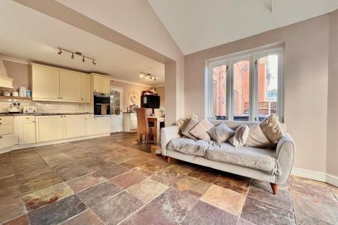 Open Plan Kitchen / Dining / Garden Room