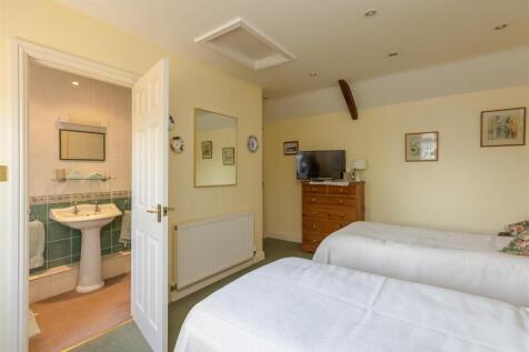 Rockery Cottage Bedroom 5-2.jpg