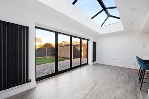 Open plan living/dining space