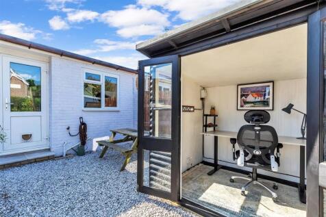 summerhouse - office.jpg