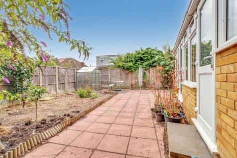 16 LONGFIELD CLOSE INSIDE-10.jpg