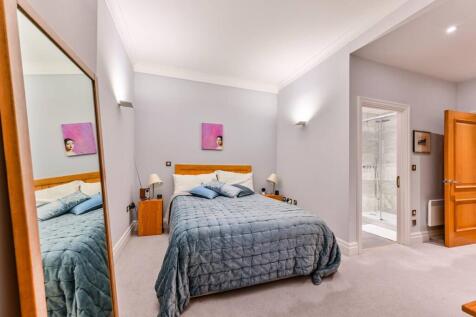 2 bed, 2 bath Flat in manchester - Photo 9