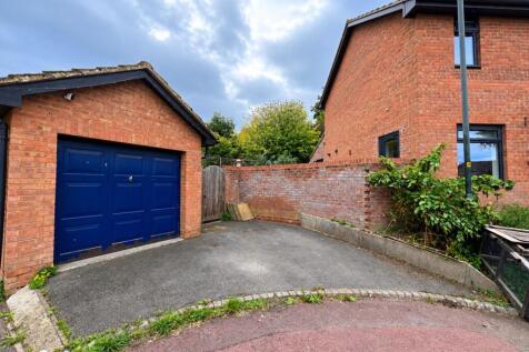 Withy Way - garage.jpg