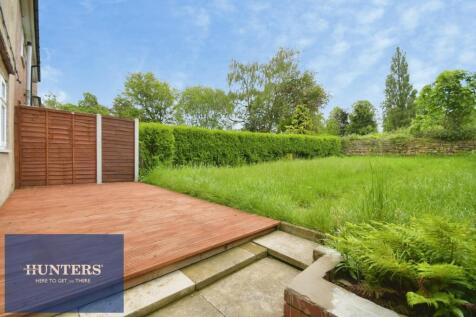 REAR GARDEN 01.jpg