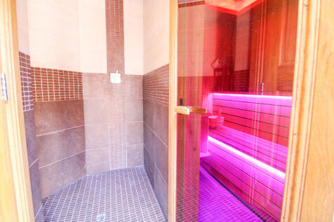Shower/Sauna