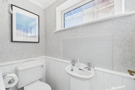 CAM03218G0-PR0592-STILL001