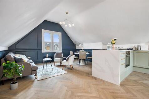 A bright and spacious split-level apartment arranged over the first and second floors of an attractive period property on the popular Bellevue Road. The top floor is the standout feature, offering an