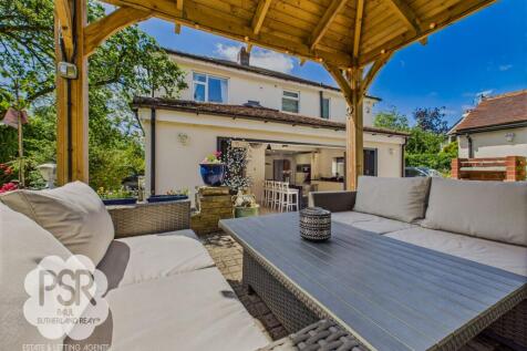 Sheltered Hot Tub and Al Fresco Dining Area