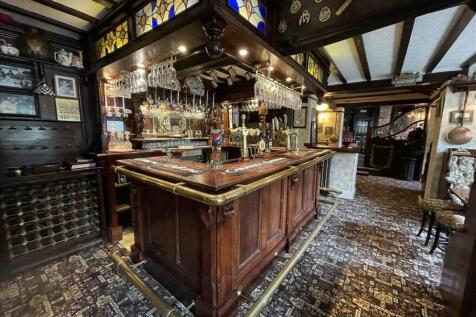 Restaurant &amp; Bar