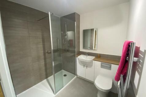 Picture 6 En-Suite.jpg