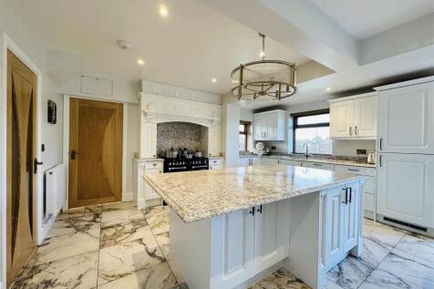 Kitchen2.jpg