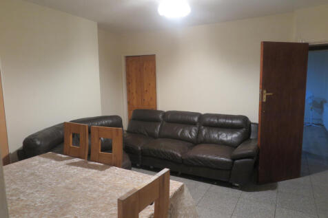 3 bed terraced house for sale Station Road, Houns