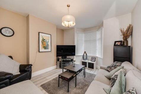 KITCHEN, DINER AND LIVING ROOM