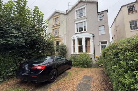 ** Zero Deposit Guarantee Available **
A bright and spacious first-floor flat boasting two double bedrooms, stylish tiled living spaces, wooden-floored bedrooms, and a contemporary finish throughout.
