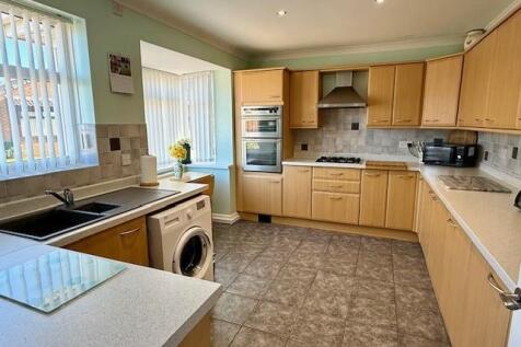 2 Birch Cl - Kit.jpg