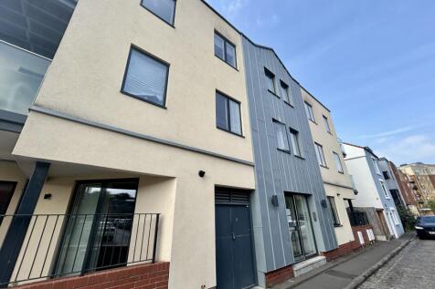 ** Zero Deposit Guarantee Available **
This modern, 3-bedroom, fully furnished apartment in Old Bedminster. Available early September. Viewing Recommended.