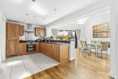 7 Turners Field, HP13 5YZ-7.jpg