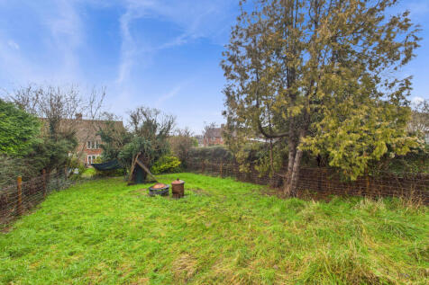 CAM01354G0-PR0637-STILL034