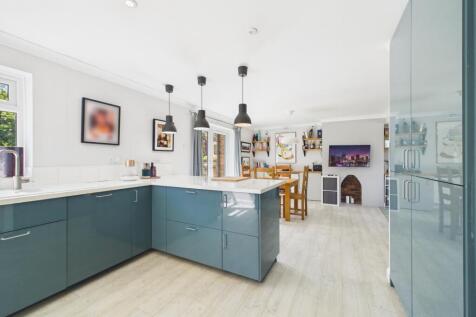 Kitchen/ Dining