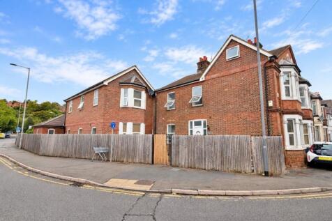 flat/apartment for rent in 5 Hughenden Road,